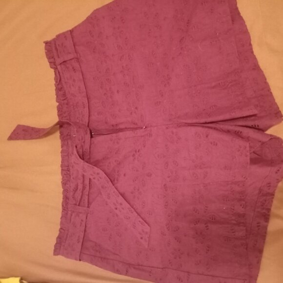 Crown & Ivy 2 Piece Shorts and Tank Set, Size L - Picture 7 of 9